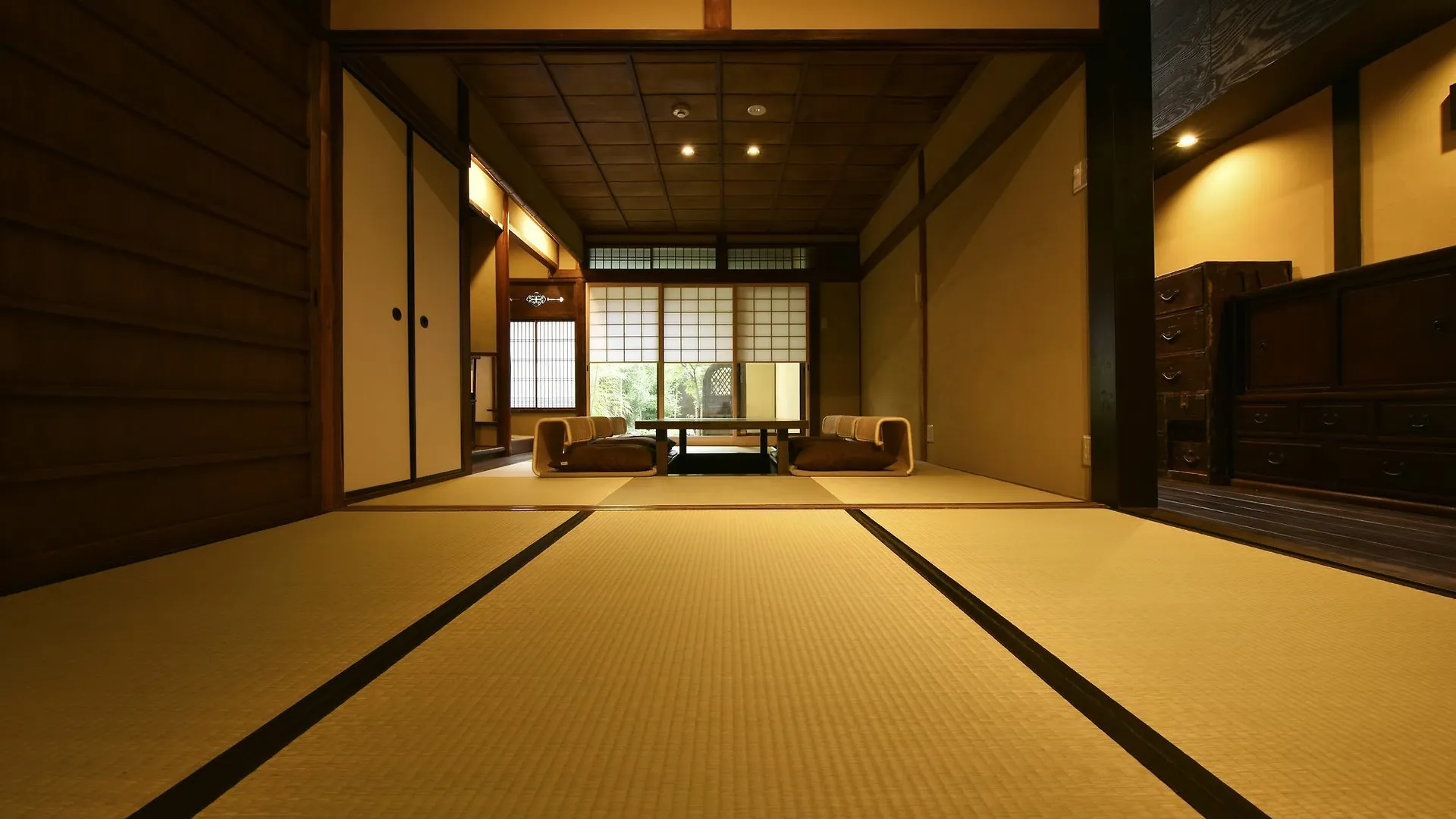Kuraya Senbonsanjo Villa Kyoto Japan